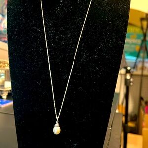 Euc: 925 Avon jewelry necklace